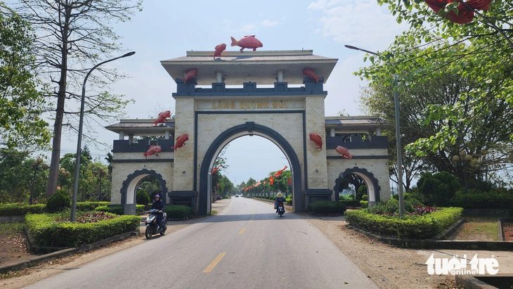 Chưa thống nhất tên Đôi Hậu, nên đề xuất chưa sáp nhập hai xã- Ảnh 1. Đường vào xã Quỳnh Đôi, huyện Quỳnh Lưu, Nghệ An - Ảnh: DOÃN HÒA