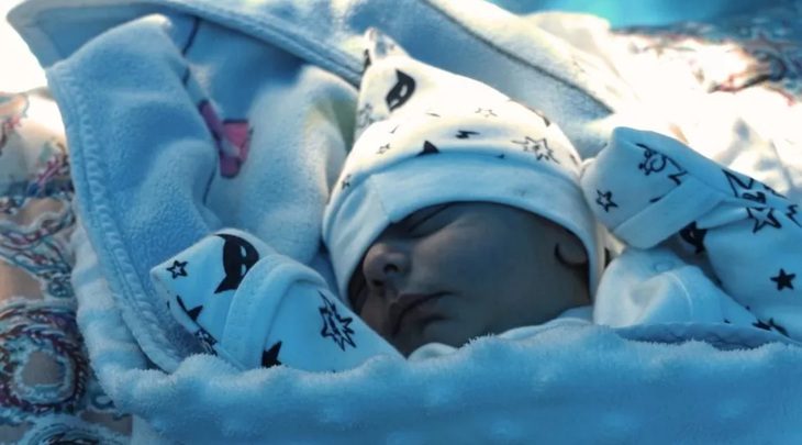 Cho con bú dưới đống đổ nát động đất và 90 giờ nằm chờ tiếng chân người - Ảnh 1. Cho con bú dưới đống đổ nát động đất và 90 giờ nằm chờ tiếng chân người - Ảnh 1.